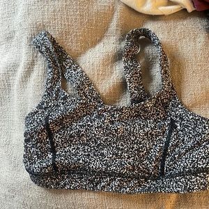 Lulu sports bra size 6